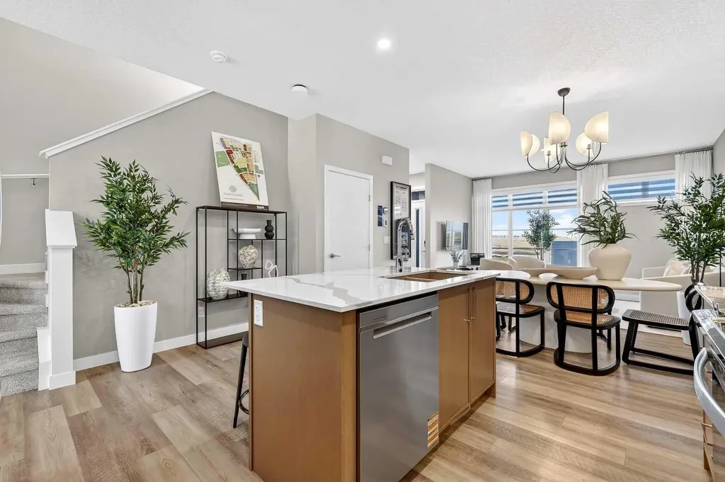 7079 Rangeview Avenue SE Calgary AB T3S 0R1