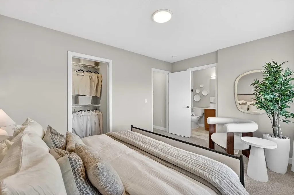7079 Rangeview Avenue SE Calgary AB T3S 0R1