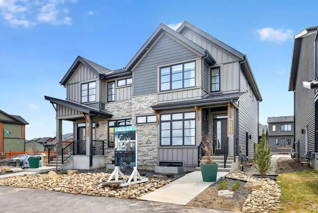 7079 Rangeview Avenue SE Calgary AB T3S 0R1