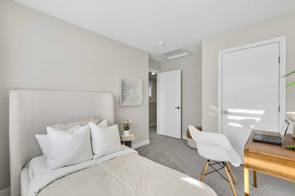 7079 Rangeview Avenue SE Calgary AB T3S 0R1