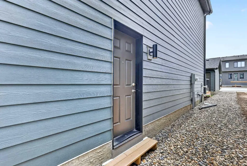 7079 Rangeview Avenue SE Calgary AB T3S 0R1