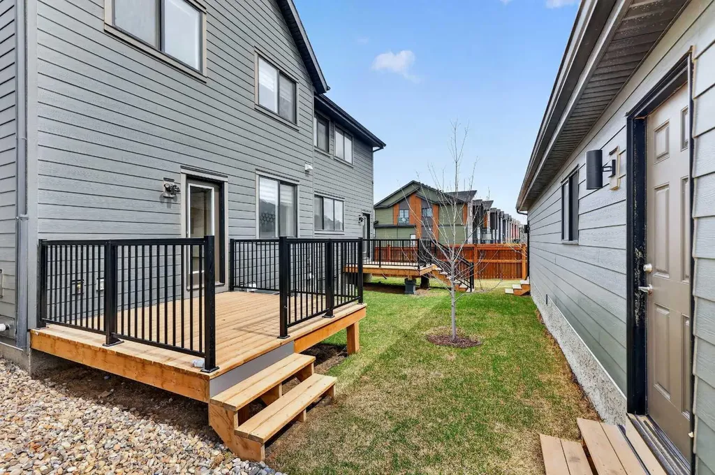 7079 Rangeview Avenue SE Calgary AB T3S 0R1