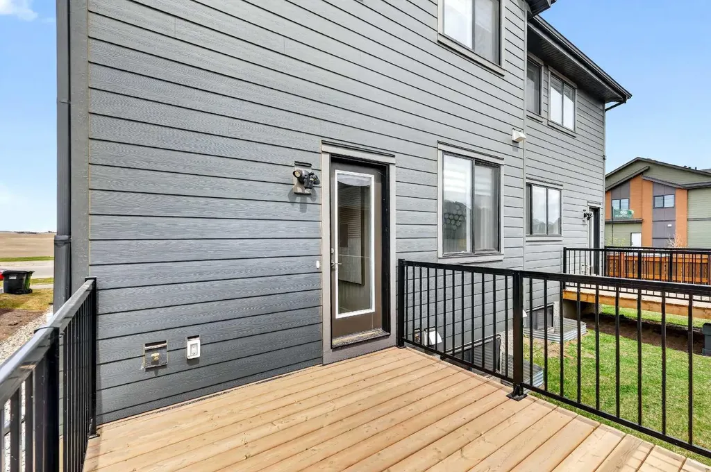 7079 Rangeview Avenue SE Calgary AB T3S 0R1