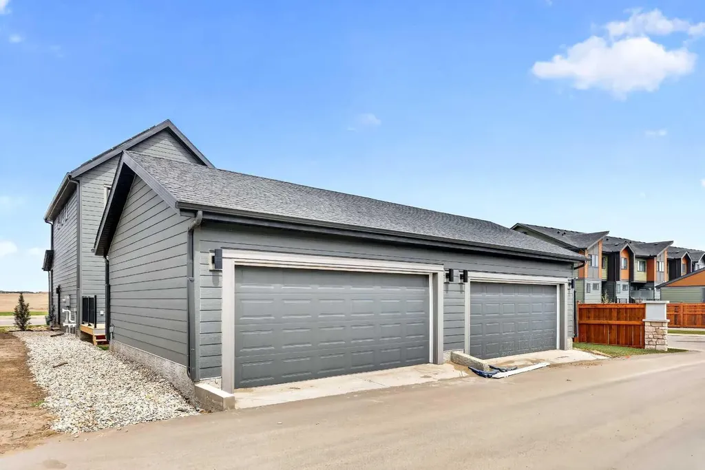 7079 Rangeview Avenue SE Calgary AB T3S 0R1