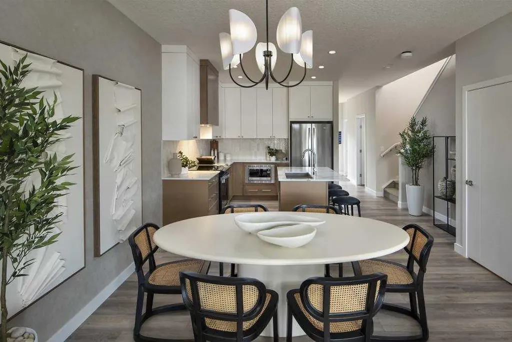7079 Rangeview Avenue SE Calgary AB T3S 0R1