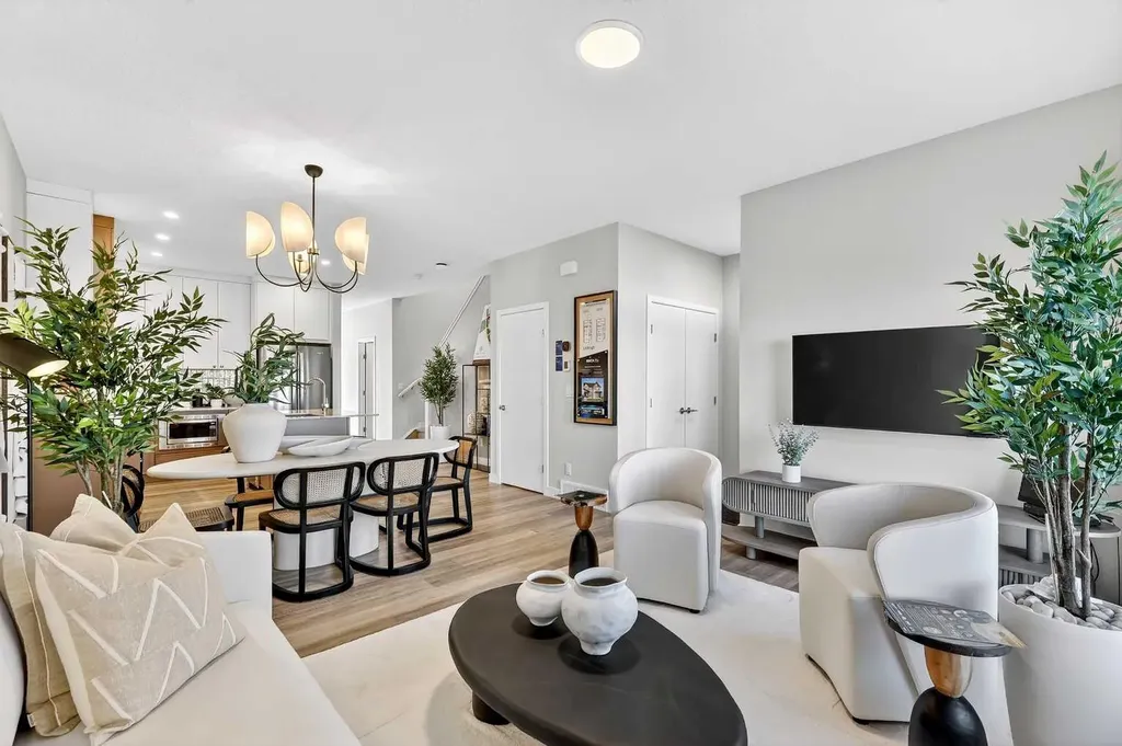 7079 Rangeview Avenue SE Calgary AB T3S 0R1