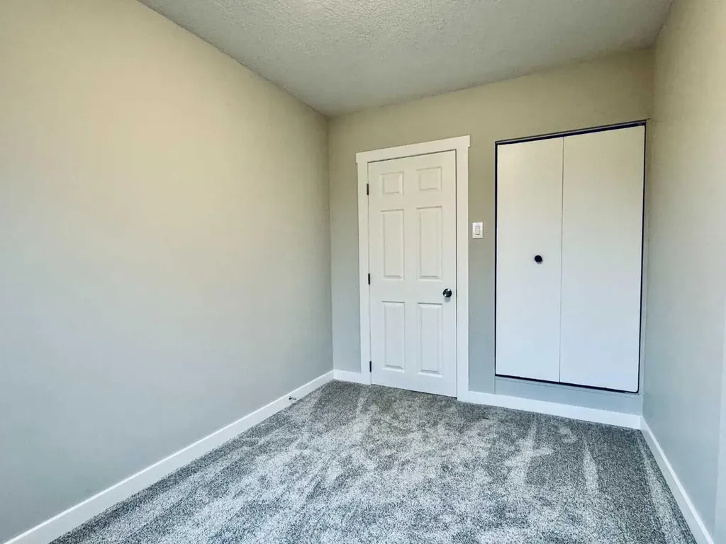 2211 19 Street NE Calgary AB T2E 4Y5