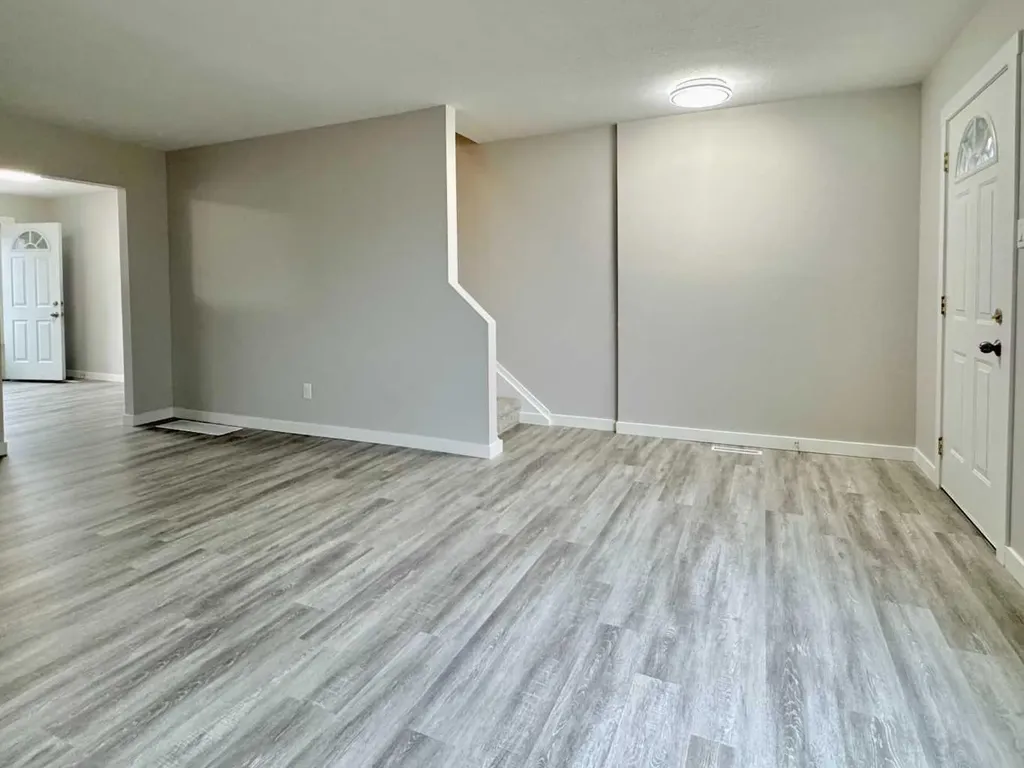 2211 19 Street NE Calgary AB T2E 4Y5
