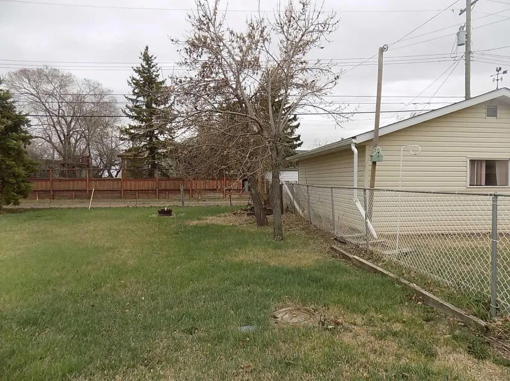 413 1 Avenue W Hanna AB T0J 1P0