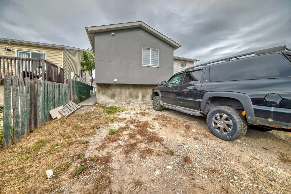 110 Falmere Way NE Calgary AB T3J 2Y4