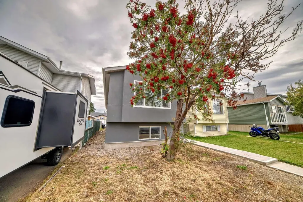 110 Falmere Way NE Calgary AB T3J 2Y4