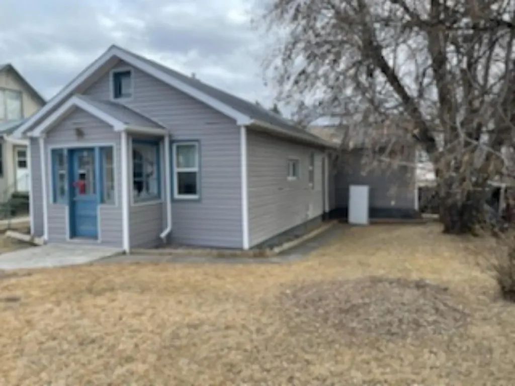 4725 5 Avenue Edson AB T7E 1C6