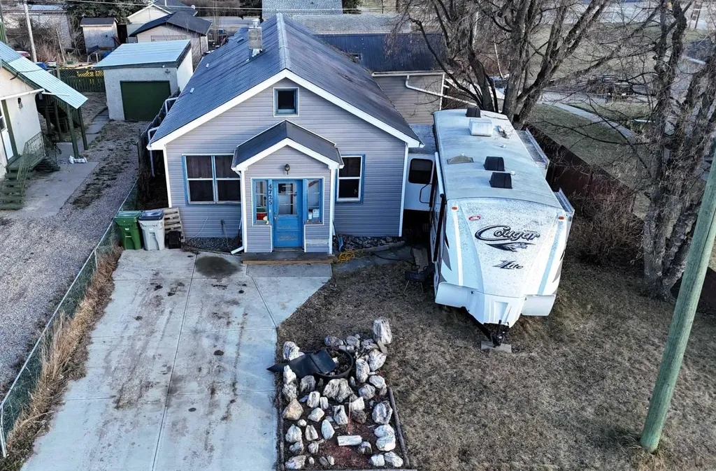 4725 5 Avenue Edson AB T7E 1C6
