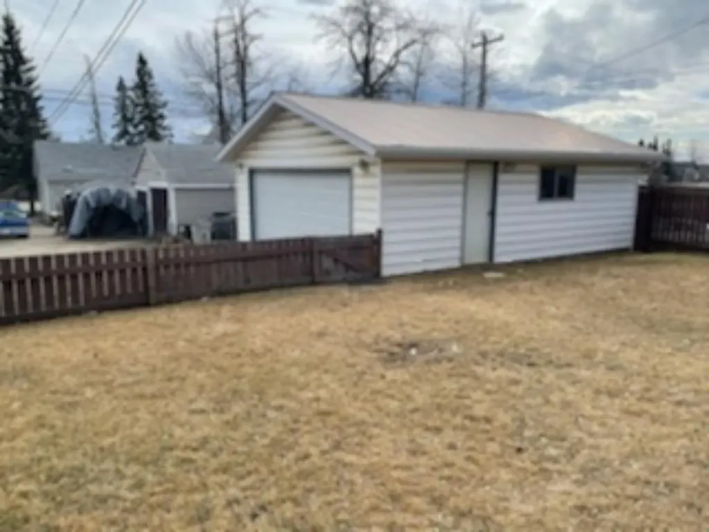 4725 5 Avenue Edson AB T7E 1C6