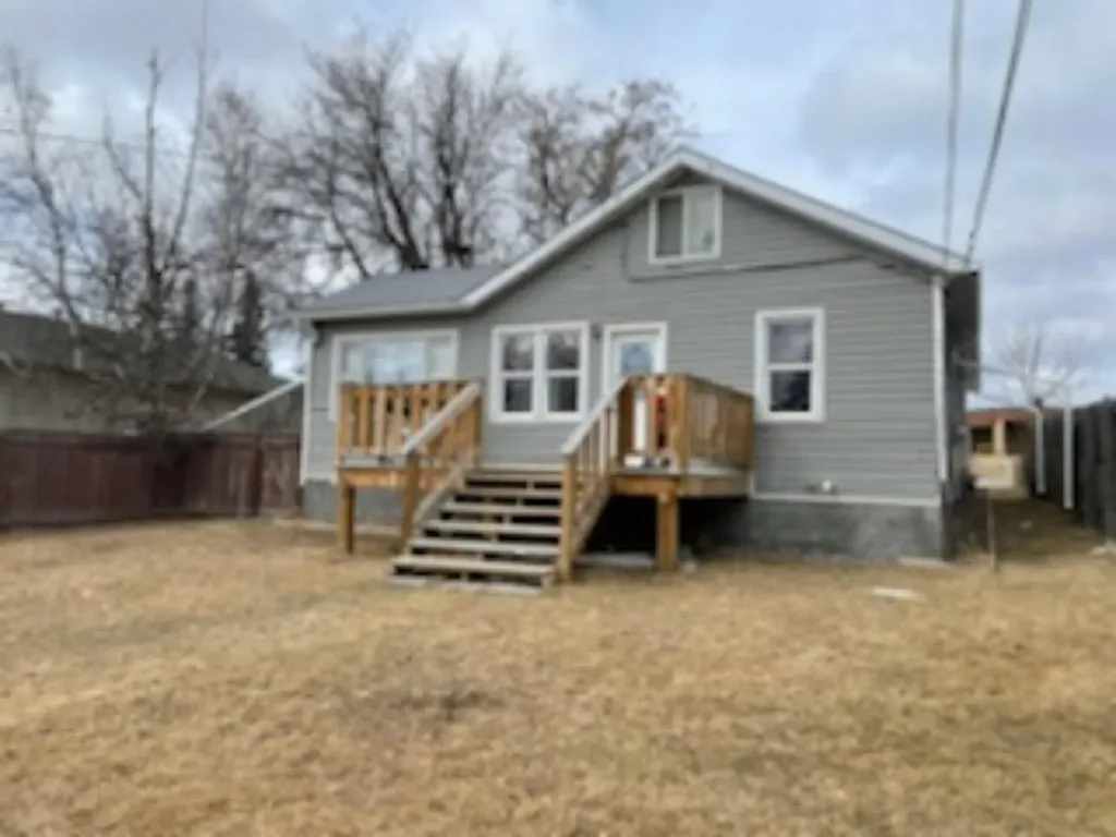 4725 5 Avenue Edson AB T7E 1C6