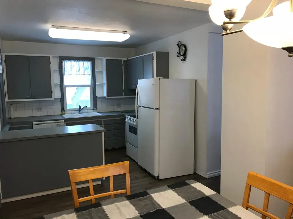 4725 5 Avenue Edson AB T7E 1C6