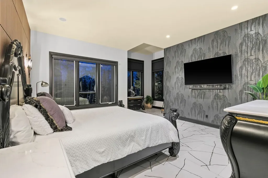 14 Pinehurst Drive Heritage Pointe AB T1S 4J3