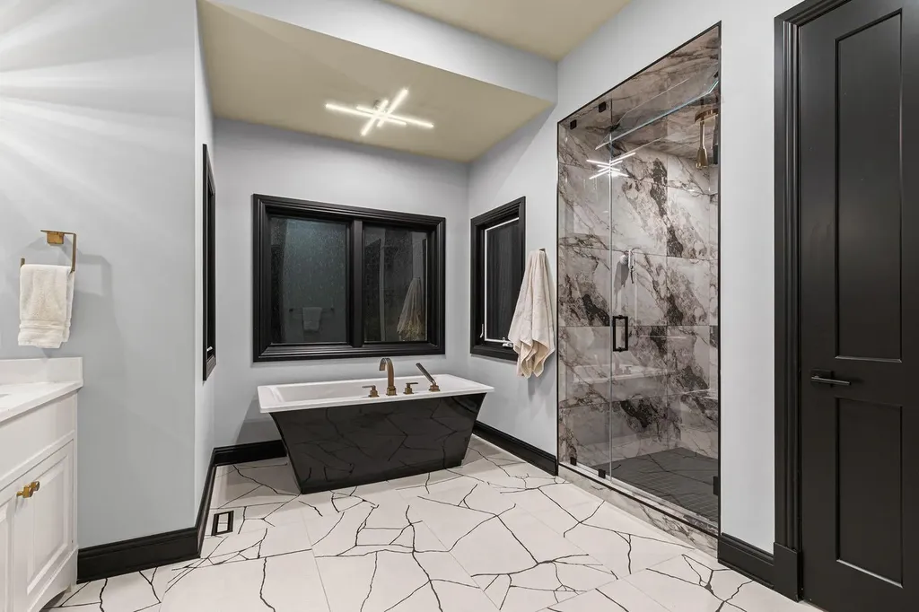 14 Pinehurst Drive Heritage Pointe AB T1S 4J3