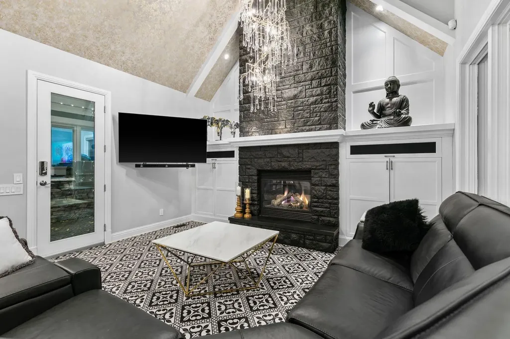 14 Pinehurst Drive Heritage Pointe AB T1S 4J3