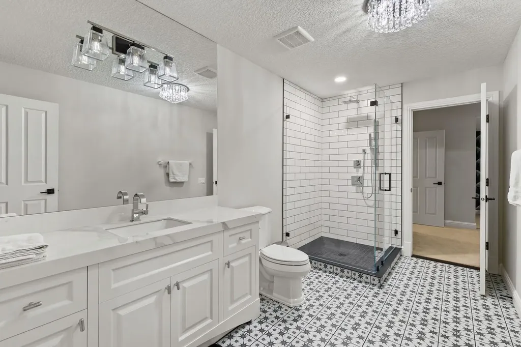 14 Pinehurst Drive Heritage Pointe AB T1S 4J3