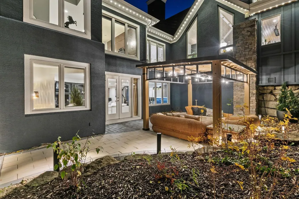 14 Pinehurst Drive Heritage Pointe AB T1S 4J3
