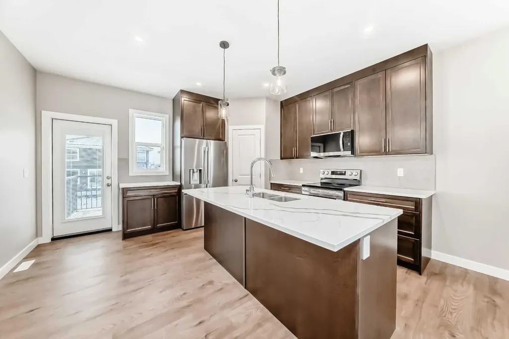 18 Tagish Avenue Red Deer AB T4P 0Y7