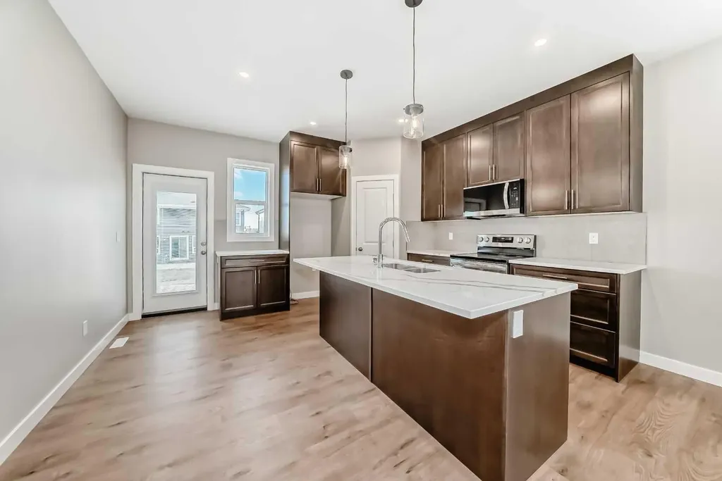 18 Tagish Avenue Red Deer AB T4P 0Y7