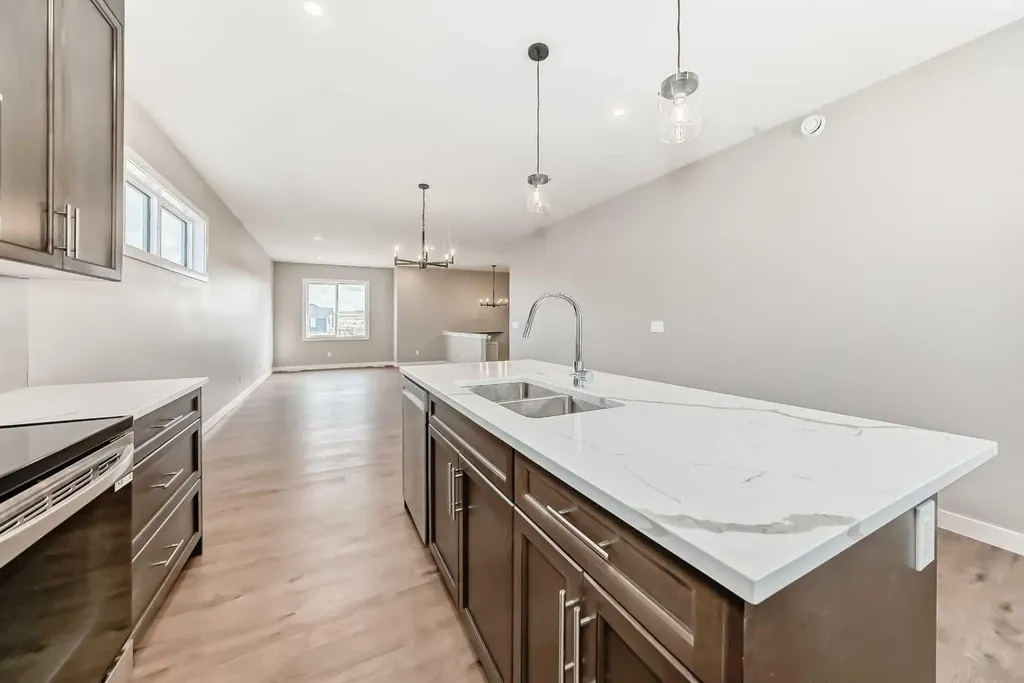 18 Tagish Avenue Red Deer AB T4P 0Y7