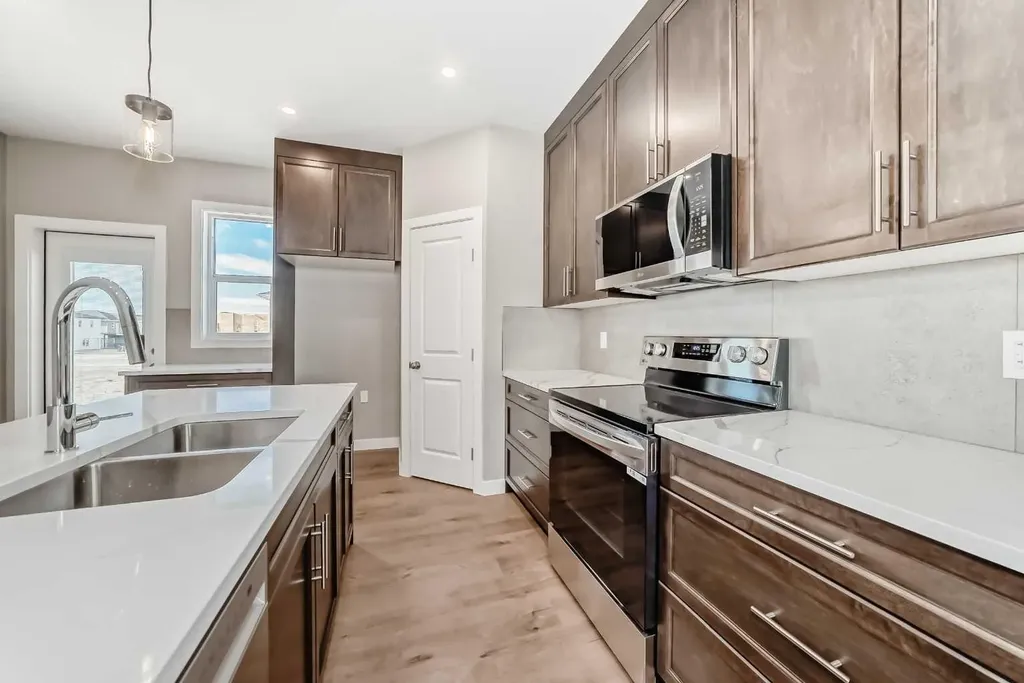18 Tagish Avenue Red Deer AB T4P 0Y7