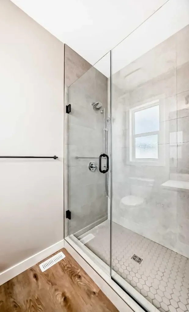 18 Tagish Avenue Red Deer AB T4P 0Y7