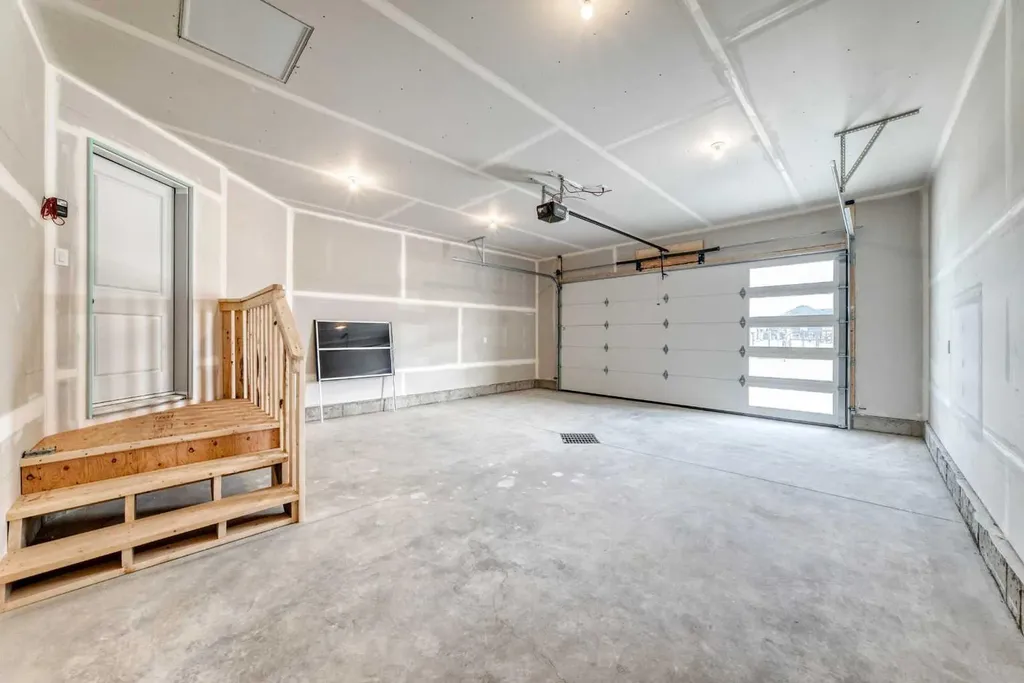 18 Tagish Avenue Red Deer AB T4P 0Y7