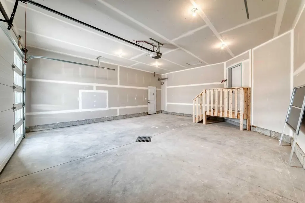 18 Tagish Avenue Red Deer AB T4P 0Y7