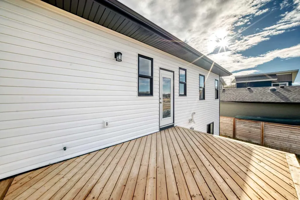 18 Tagish Avenue Red Deer AB T4P 0Y7