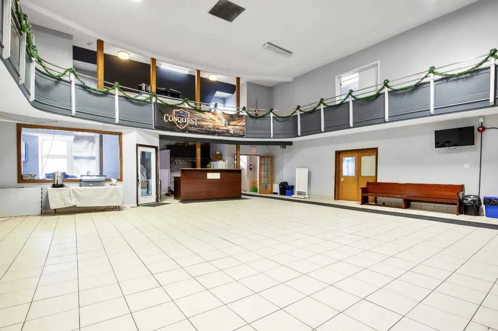 1405 8 Avenue SE Calgary AB T2G 0N1