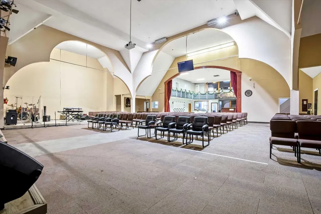1405 8 Avenue SE Calgary AB T2G 0N1