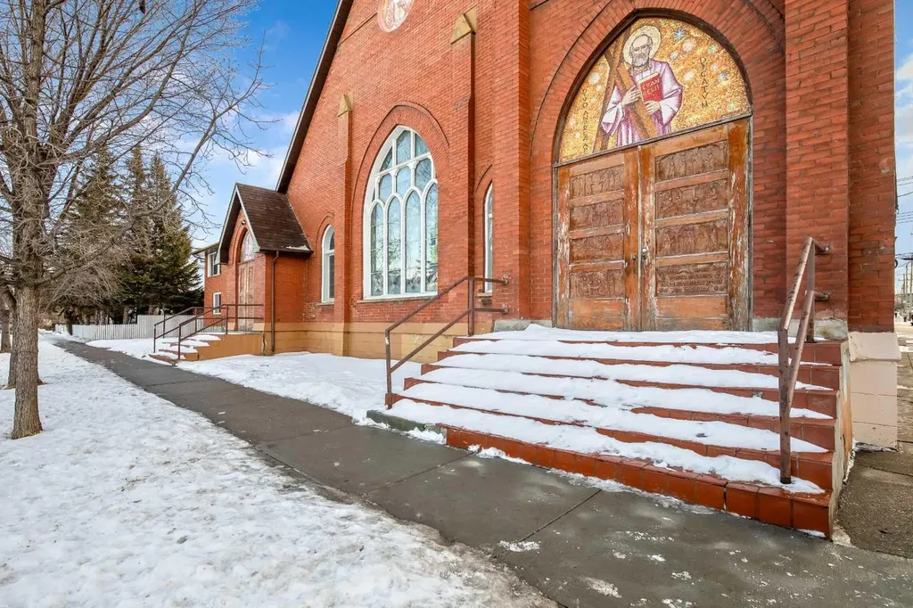 1405 8 Avenue SE Calgary AB T2G 0N1