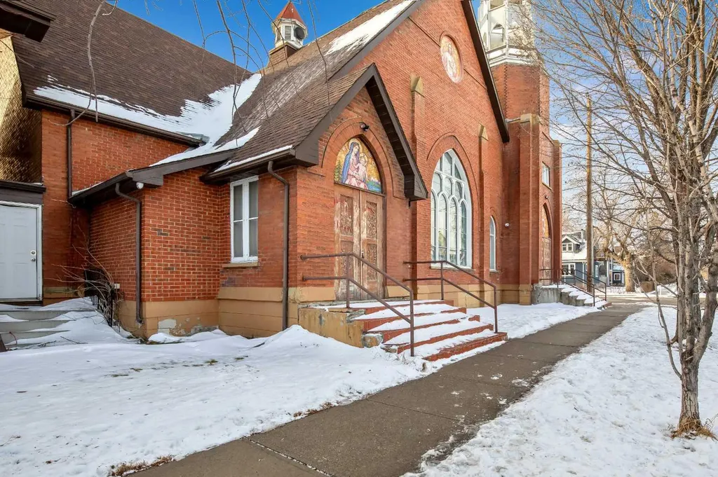 1405 8 Avenue SE Calgary AB T2G 0N1