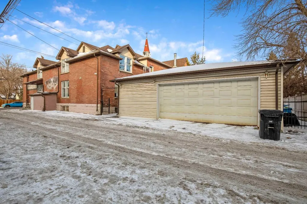 1405 8 Avenue SE Calgary AB T2G 0N1