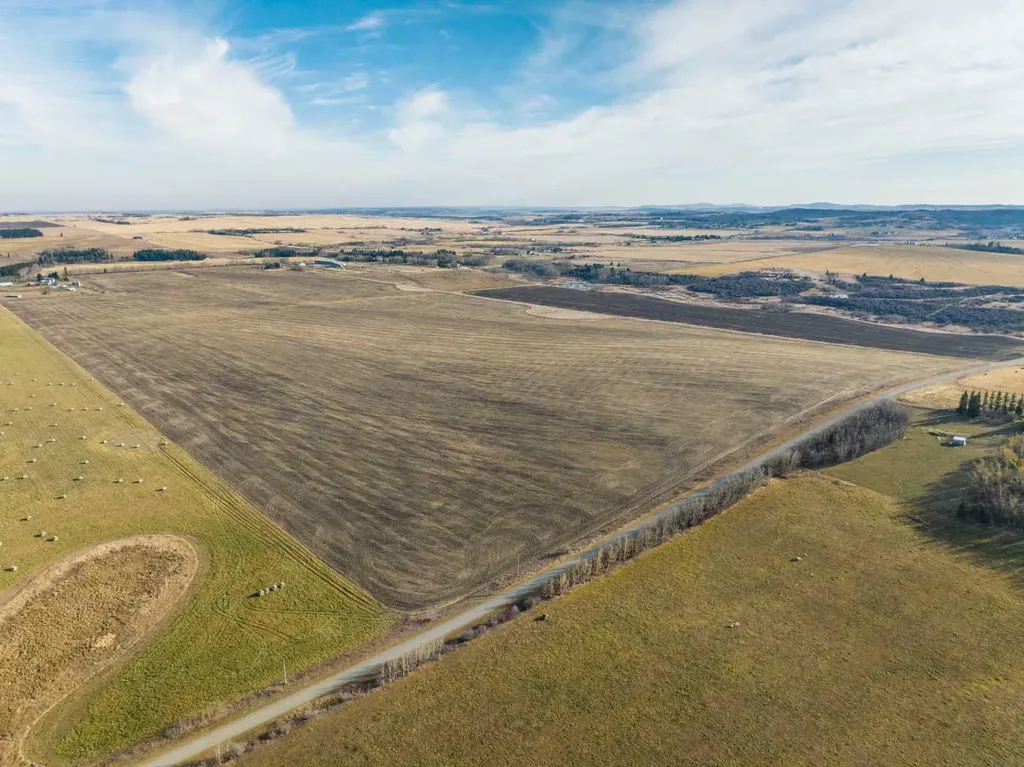 NW;32;22;2;W5M Rural Foothills County AB T1S 0T3
