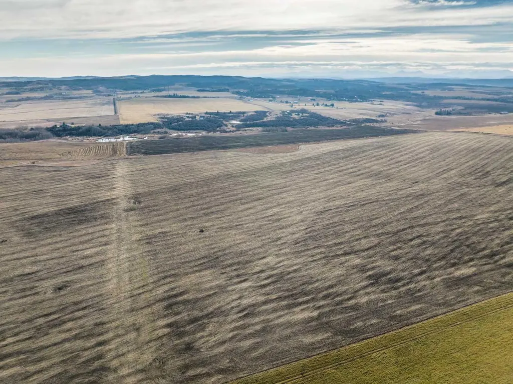 NW;32;22;2;W5M Rural Foothills County AB T1S 0T3