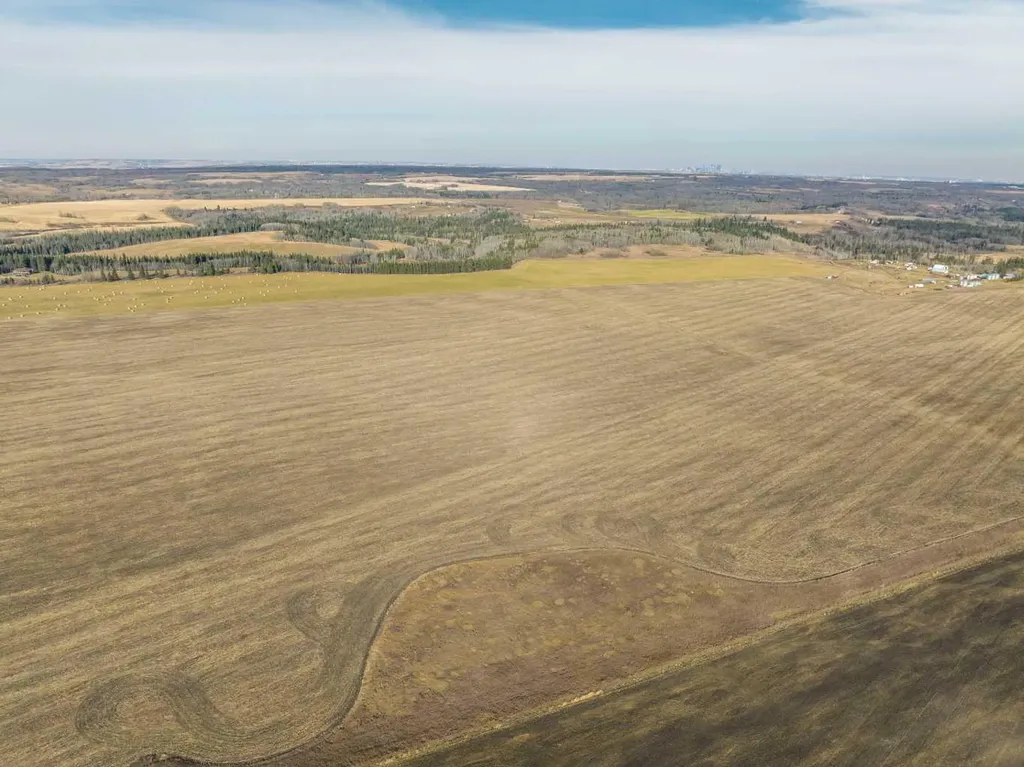 NW;32;22;2;W5M Rural Foothills County AB T1S 0T3