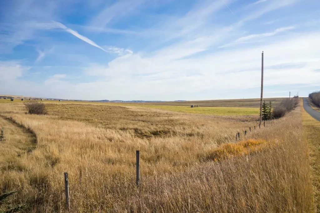 NW;32;22;2;W5M Rural Foothills County AB T1S 0T3