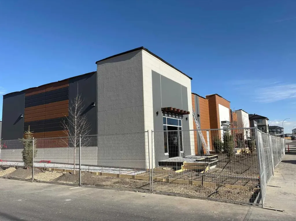 110 Corner Meadows Manor NE Calgary AB T3N 2X9