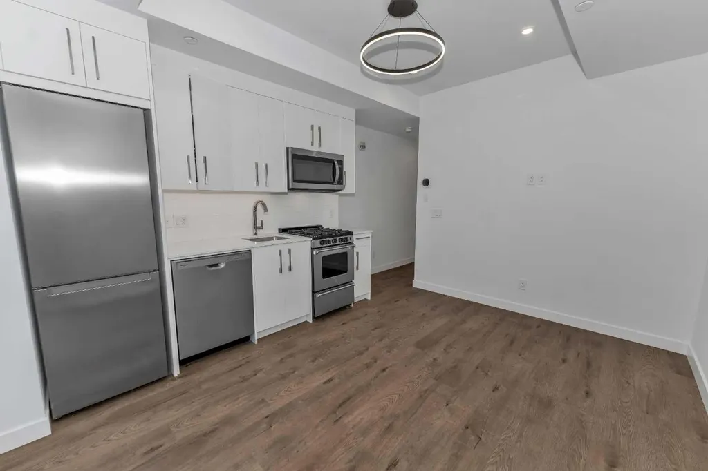 110 18a Street NW Calgary AB T2N 5G5