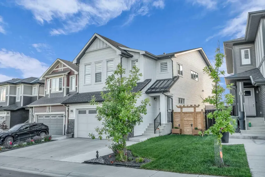 240 Lucas Crescent NW Calgary AB T3P 1M8