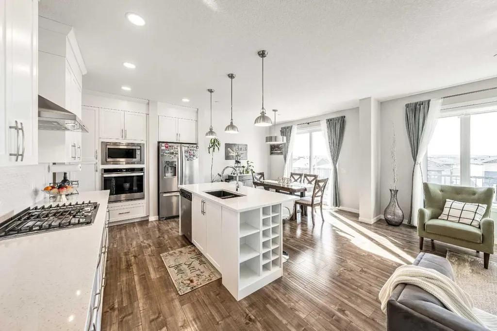 240 Lucas Crescent NW Calgary AB T3P 1M8