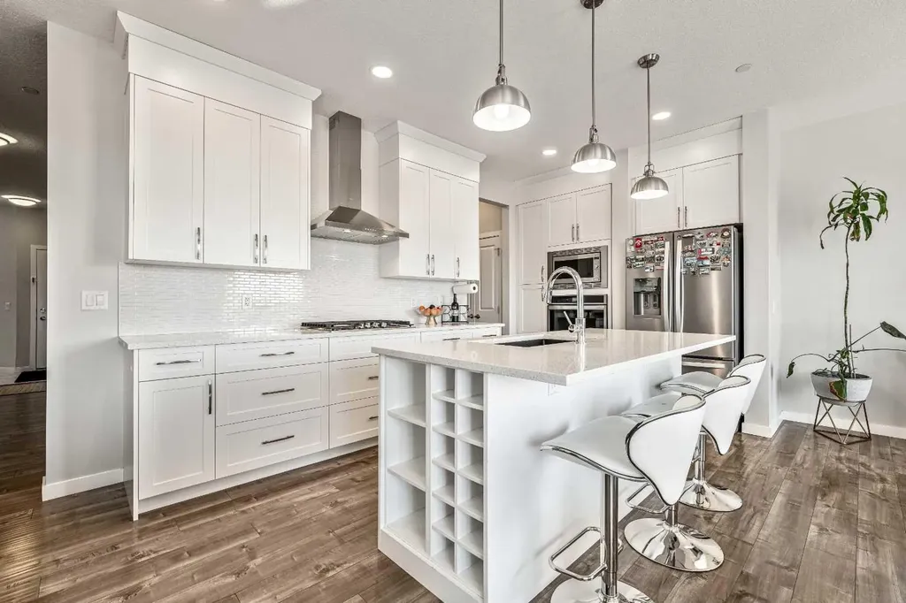 240 Lucas Crescent NW Calgary AB T3P 1M8