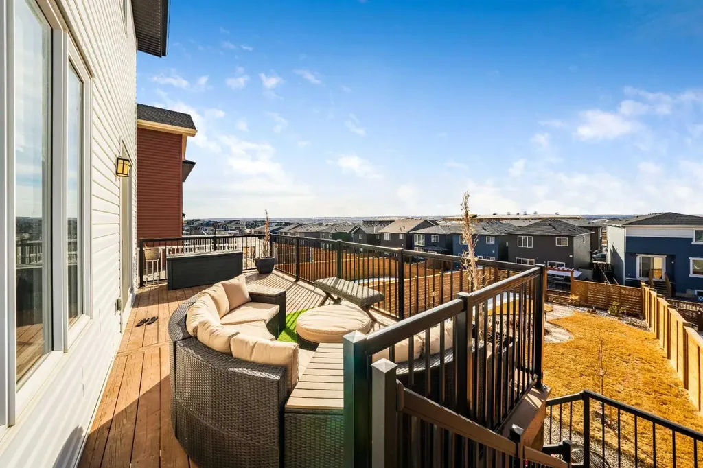 240 Lucas Crescent NW Calgary AB T3P 1M8