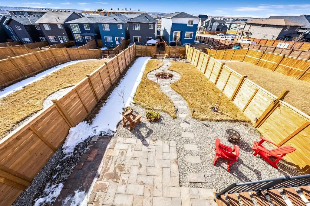240 Lucas Crescent NW Calgary AB T3P 1M8