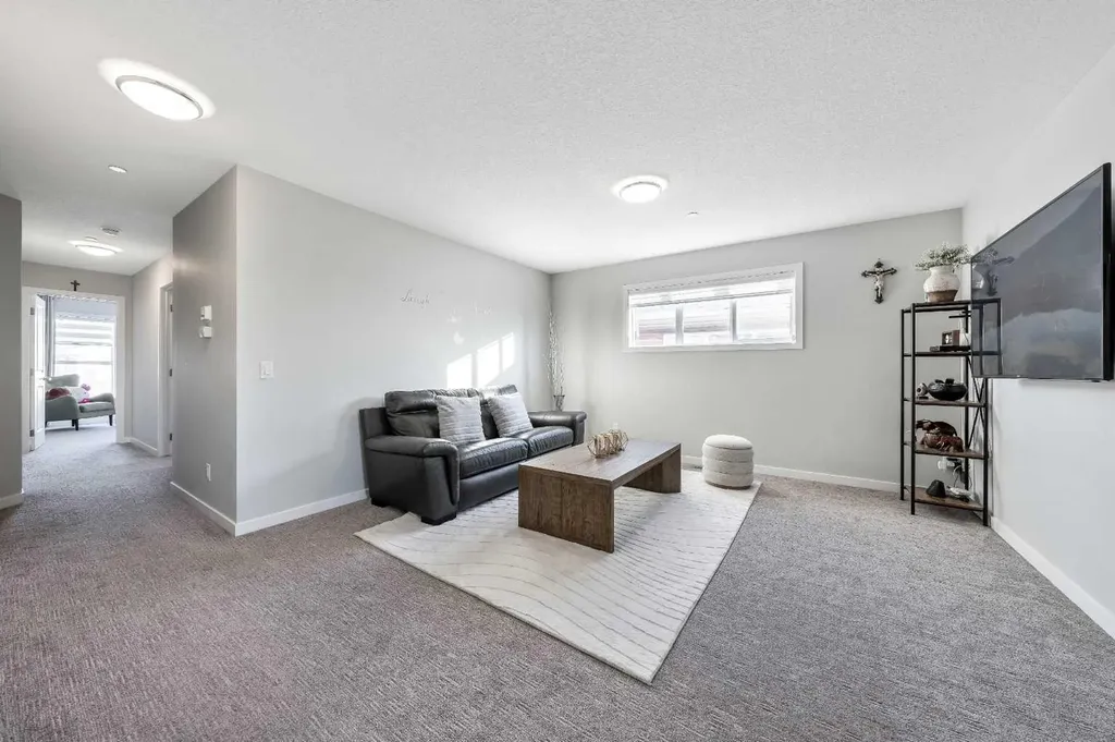 240 Lucas Crescent NW Calgary AB T3P 1M8